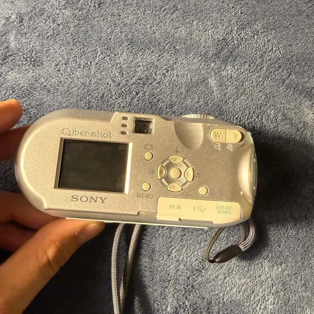 Sony Cyber-shot DSC-P73 4.1MP Digital Camera UNTESTED FOR PARTS ONLY